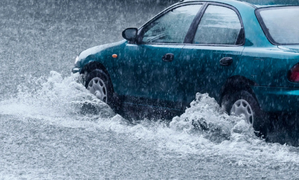 汽車救援提示汽車進水的預防和處理