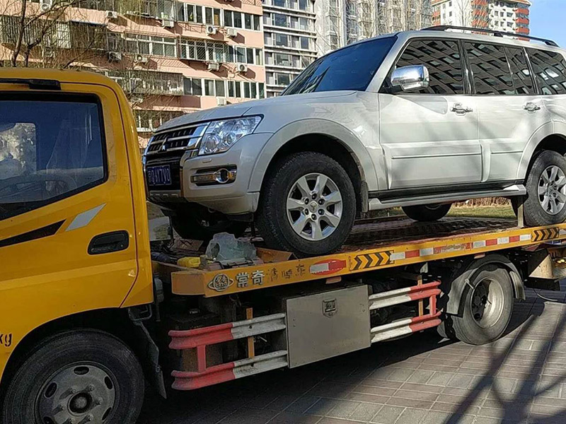 玉樹汽車雪地困境救援：專業團隊緊急行動，助力車輛脫困